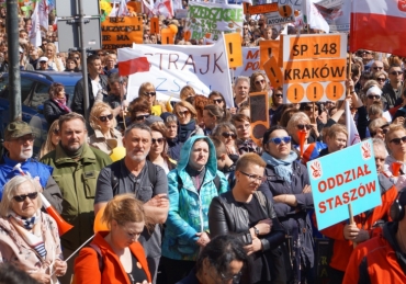 Nauczyciele wychodzą na ulicę. Ich pierwsza miesięcznica odbędzie się w Krakowie